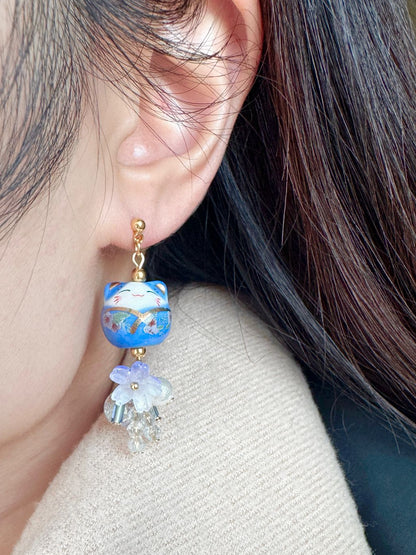 招財貓櫻花水晶球耳環 上耳圖