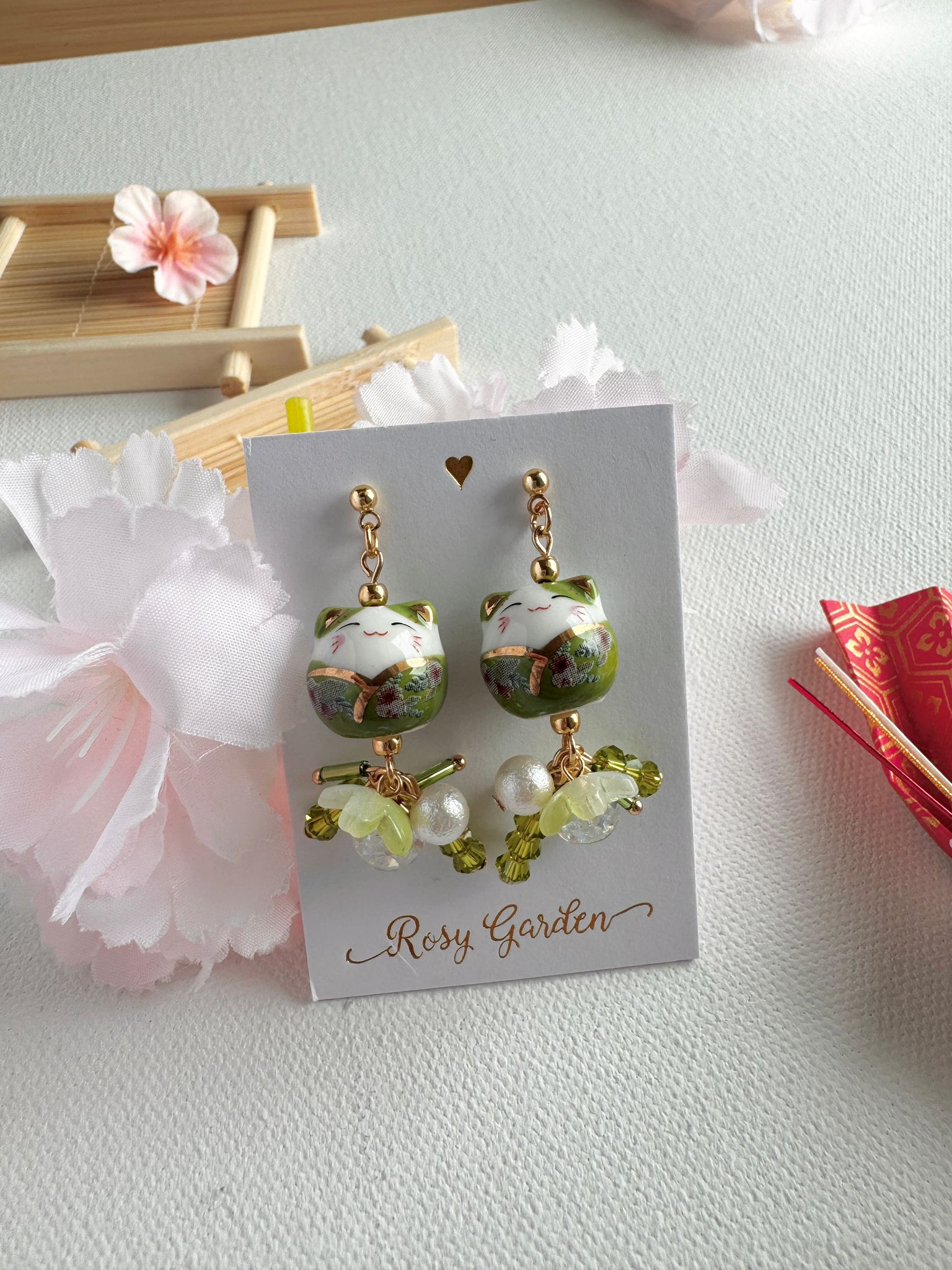 綠色招財貓櫻花水晶球耳環