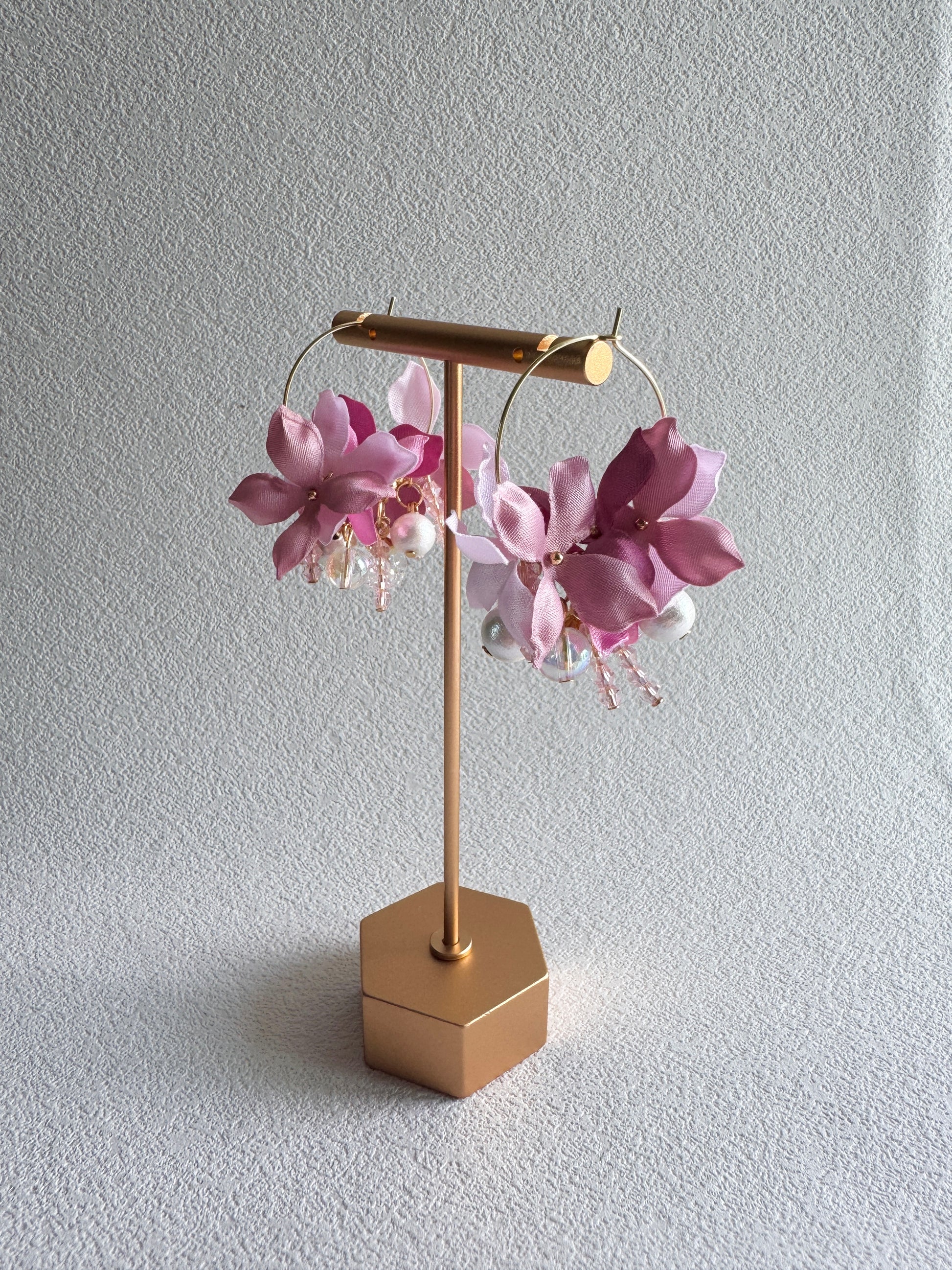 香港手作耳環 - 緞面繡球花水晶球花環耳環 粉紅色 (Handmade Earrings)