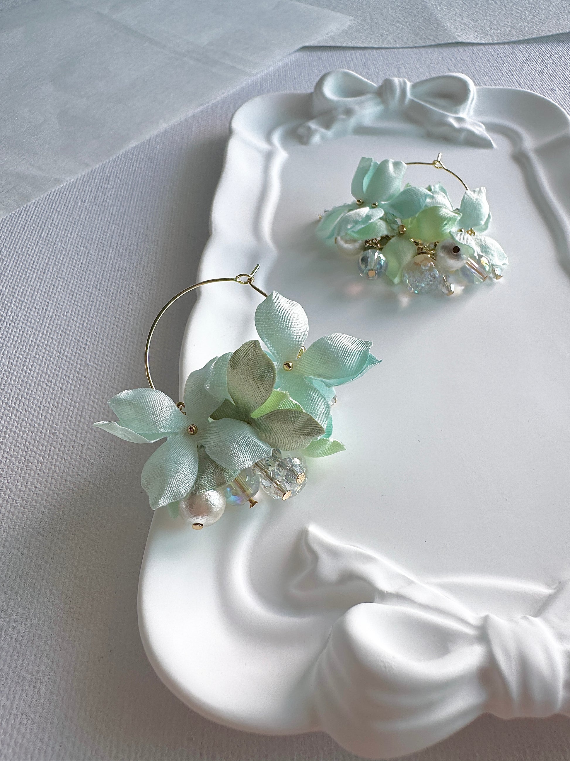 香港手作耳環 - 緞面繡球花水晶球花環耳環 綠色 (Handmade Earrings)