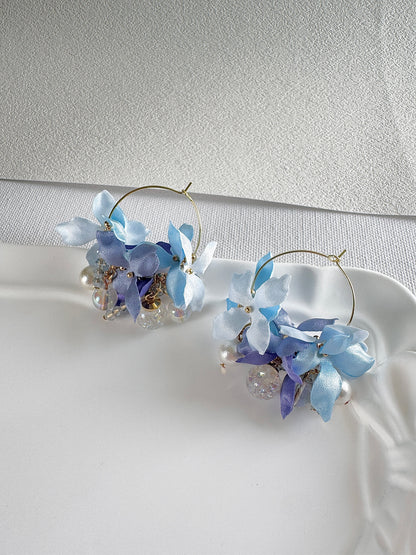 香港手作耳環 - 緞面繡球花水晶球花環耳環 深藍色 (Handmade Earrings)