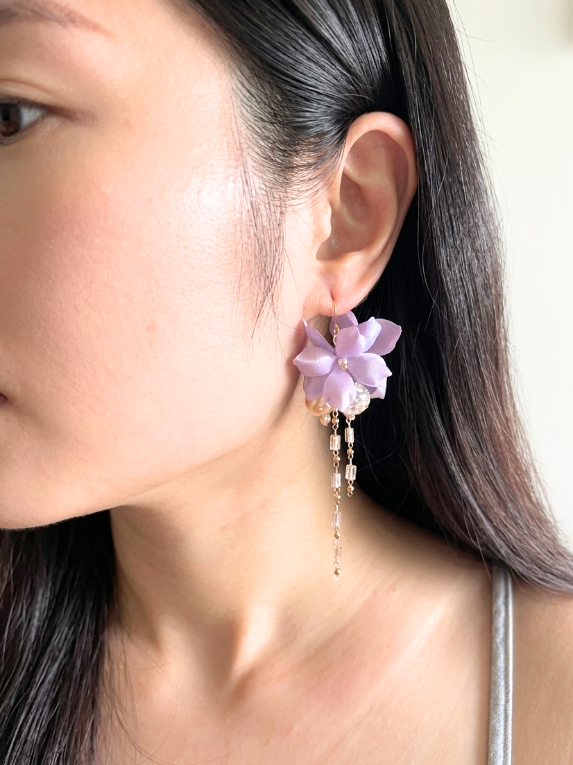 香港手作耳環 - 緞面繡球花晶串水晶球耳環 紫色 上耳圖 (Handmade Earrings hk)