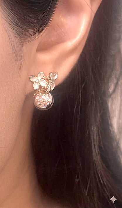 香港手作耳環 - 小繡球花耳環水晶球耳環 上耳圖 (Handmade Earrings)