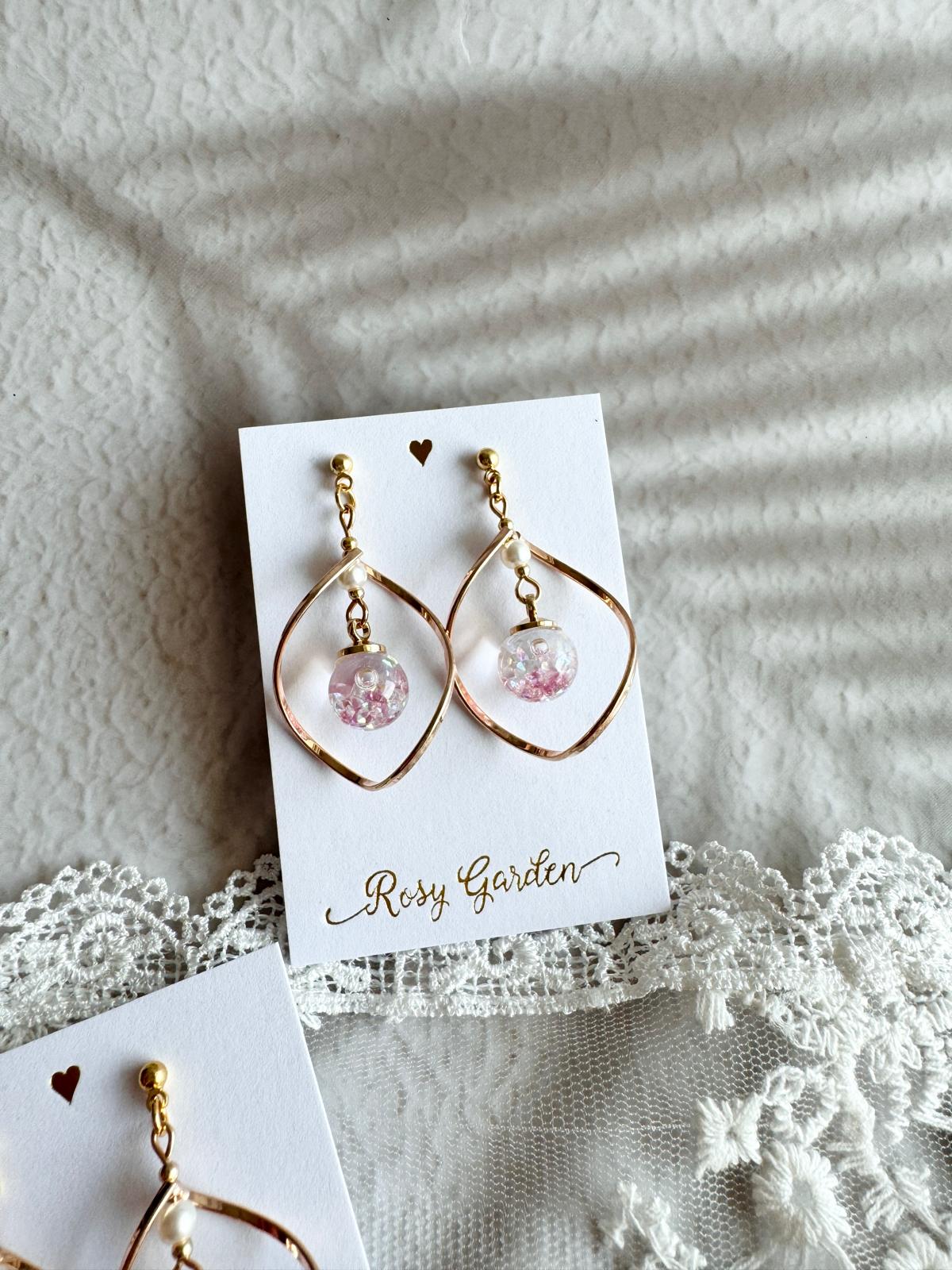 粉紅色扭扭框流沙水晶球耳環