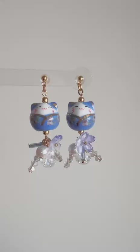 藍色招財貓櫻花水晶球耳環 動態