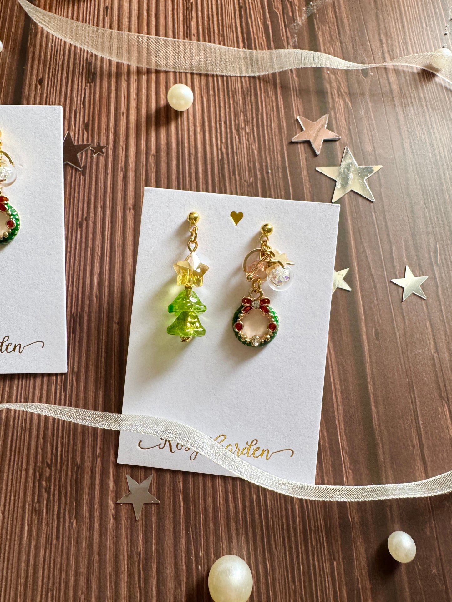 聖誕樹與閃閃花環水晶球耳環 綠色